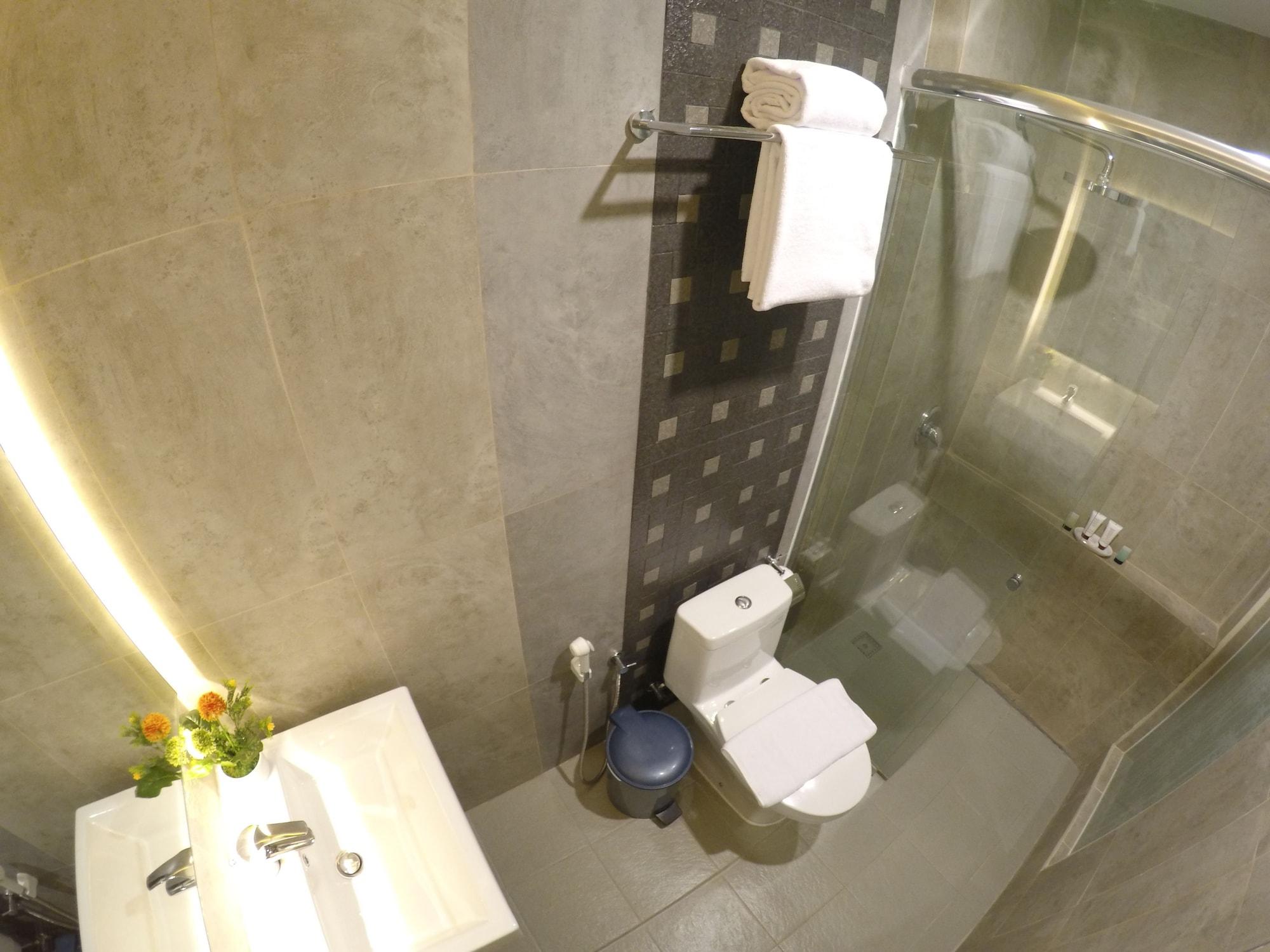 Biz Boulevard Hotel Манадо Екстер'єр фото