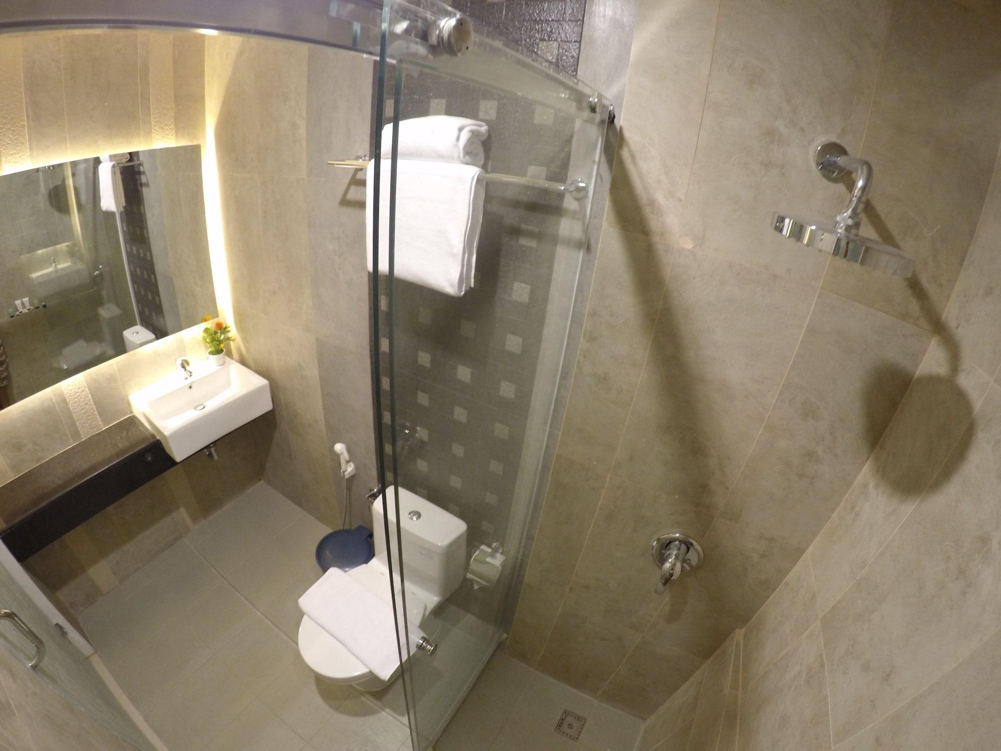 Biz Boulevard Hotel Манадо Екстер'єр фото