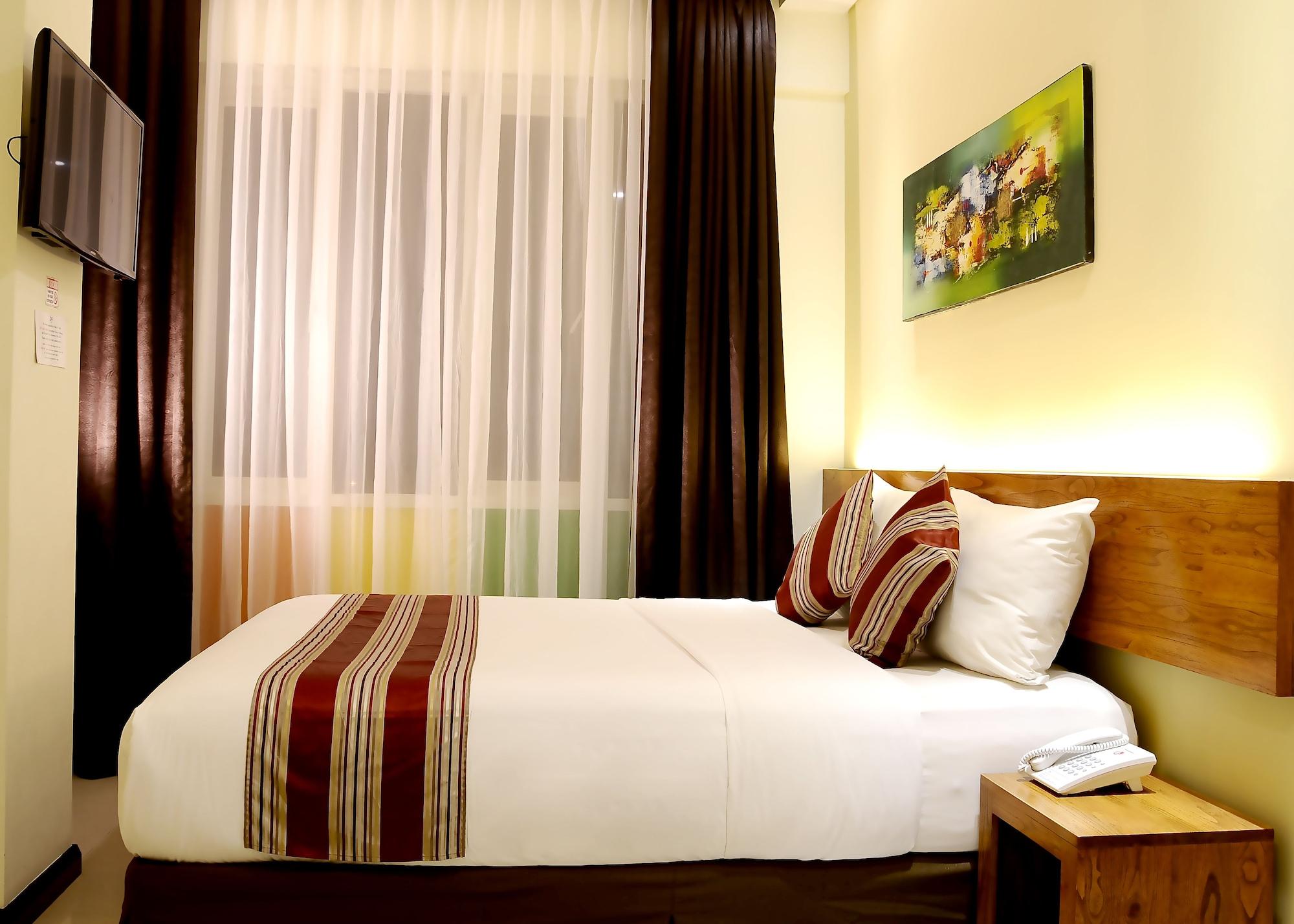 Biz Boulevard Hotel Манадо Екстер'єр фото