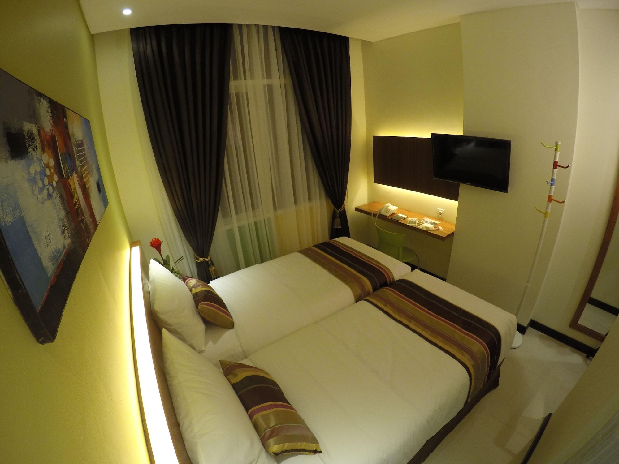 Biz Boulevard Hotel Манадо Екстер'єр фото