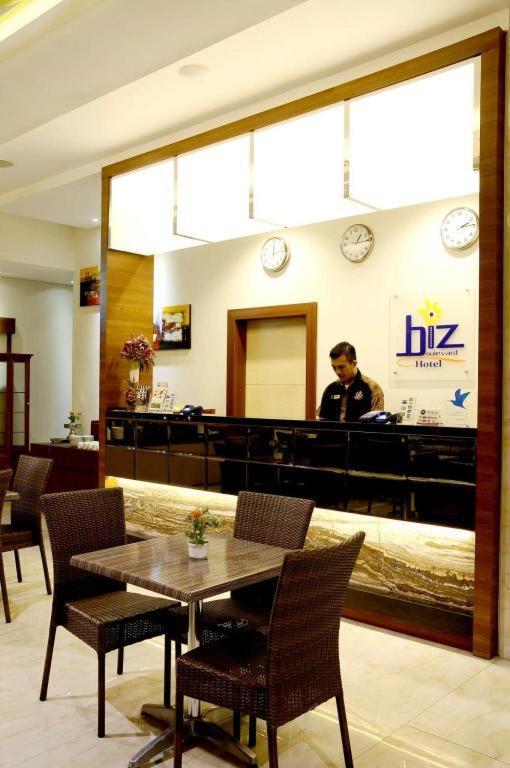 Biz Boulevard Hotel Манадо Екстер'єр фото