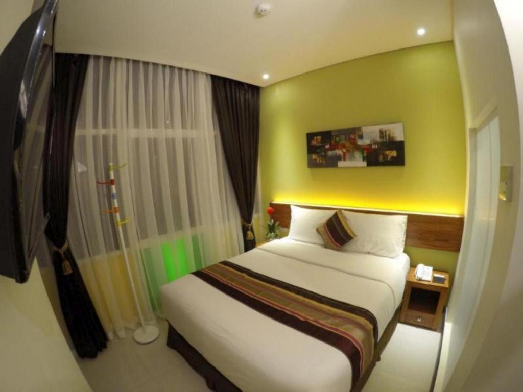 Biz Boulevard Hotel Манадо Екстер'єр фото