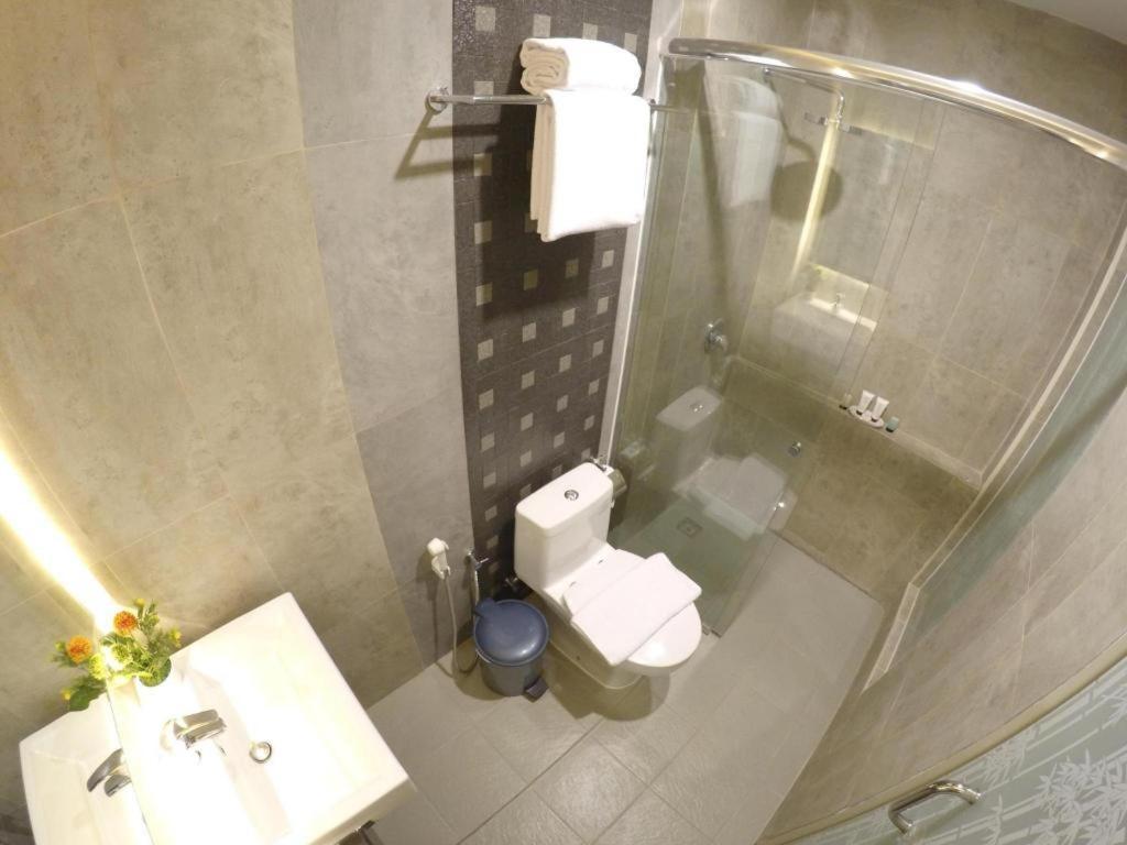 Biz Boulevard Hotel Манадо Екстер'єр фото