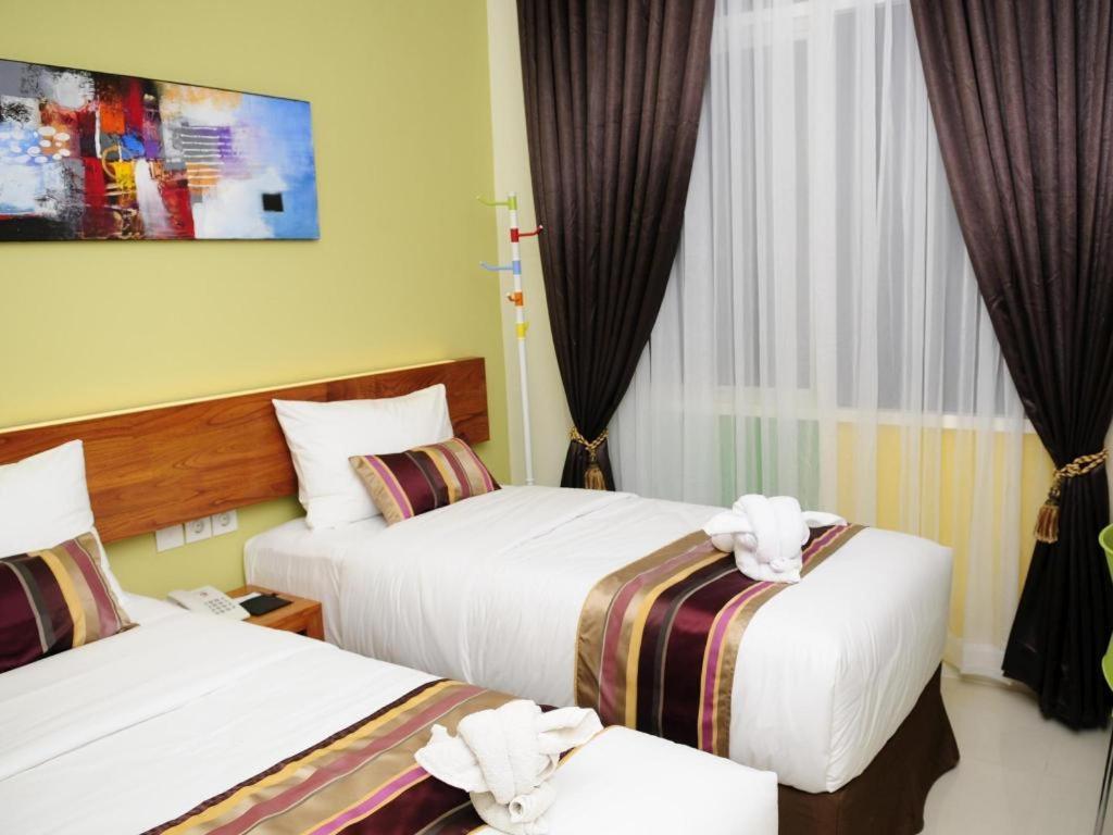 Biz Boulevard Hotel Манадо Екстер'єр фото