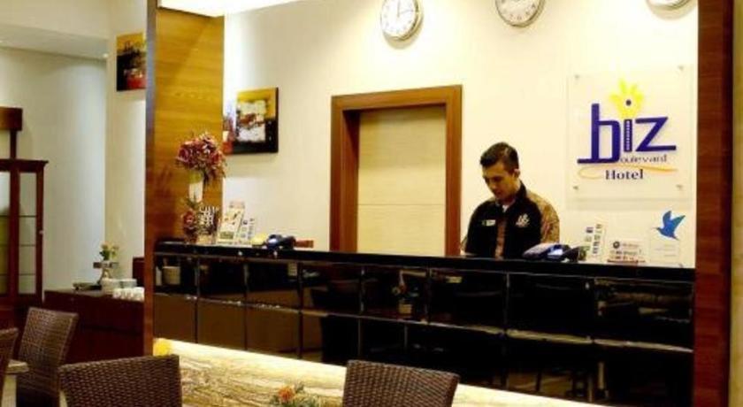 Biz Boulevard Hotel Манадо Екстер'єр фото