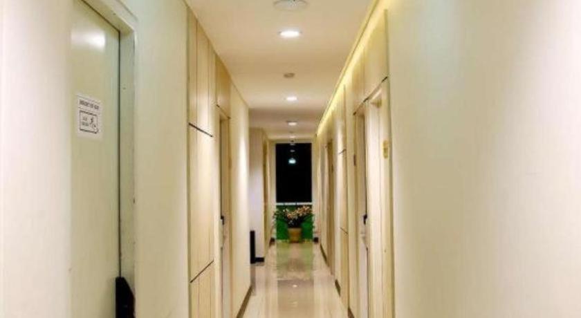 Biz Boulevard Hotel Манадо Екстер'єр фото