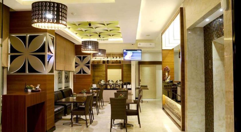 Biz Boulevard Hotel Манадо Екстер'єр фото