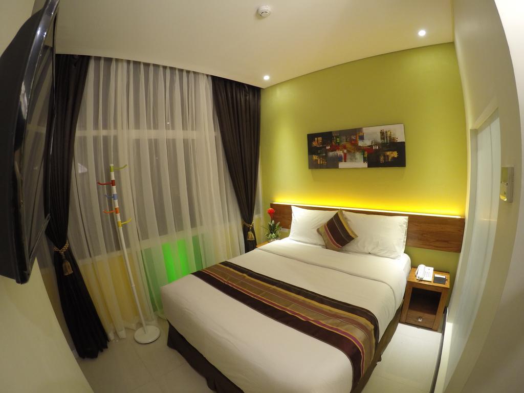 Biz Boulevard Hotel Манадо Екстер'єр фото