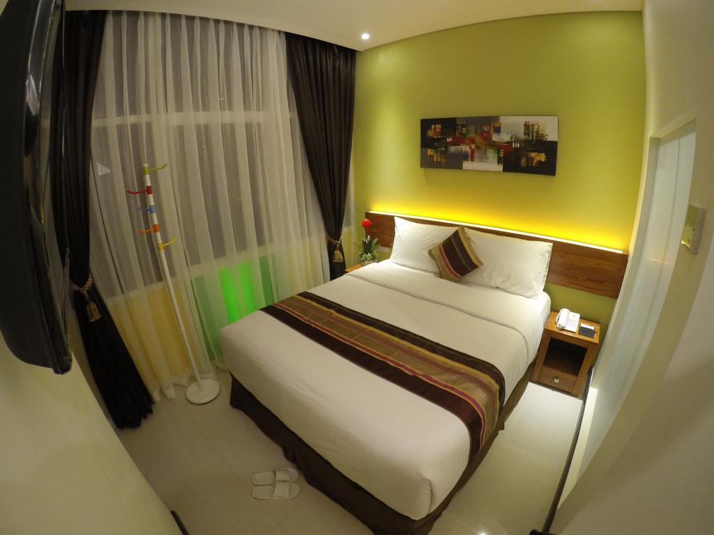 Biz Boulevard Hotel Манадо Екстер'єр фото