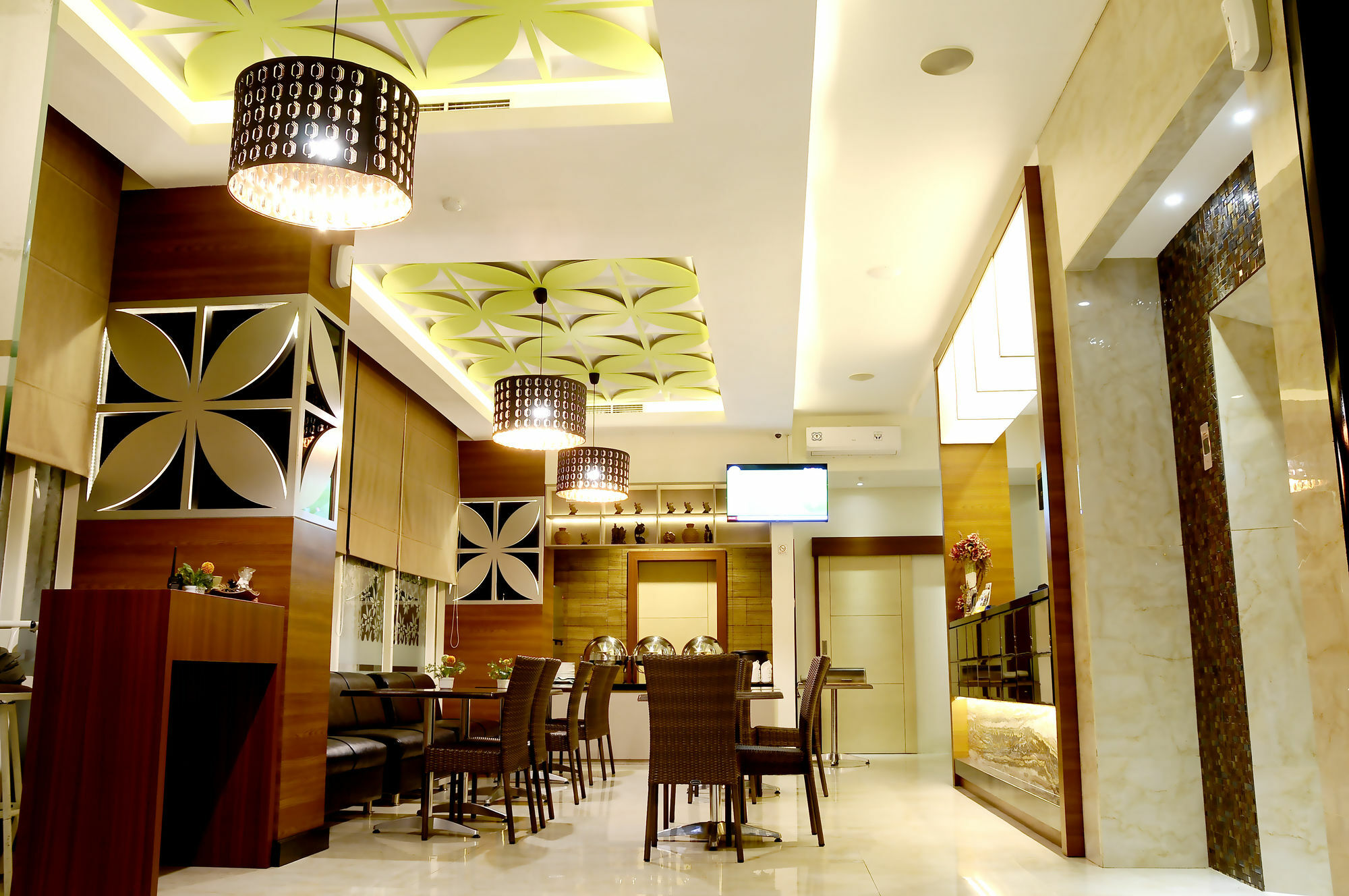 Biz Boulevard Hotel Манадо Екстер'єр фото