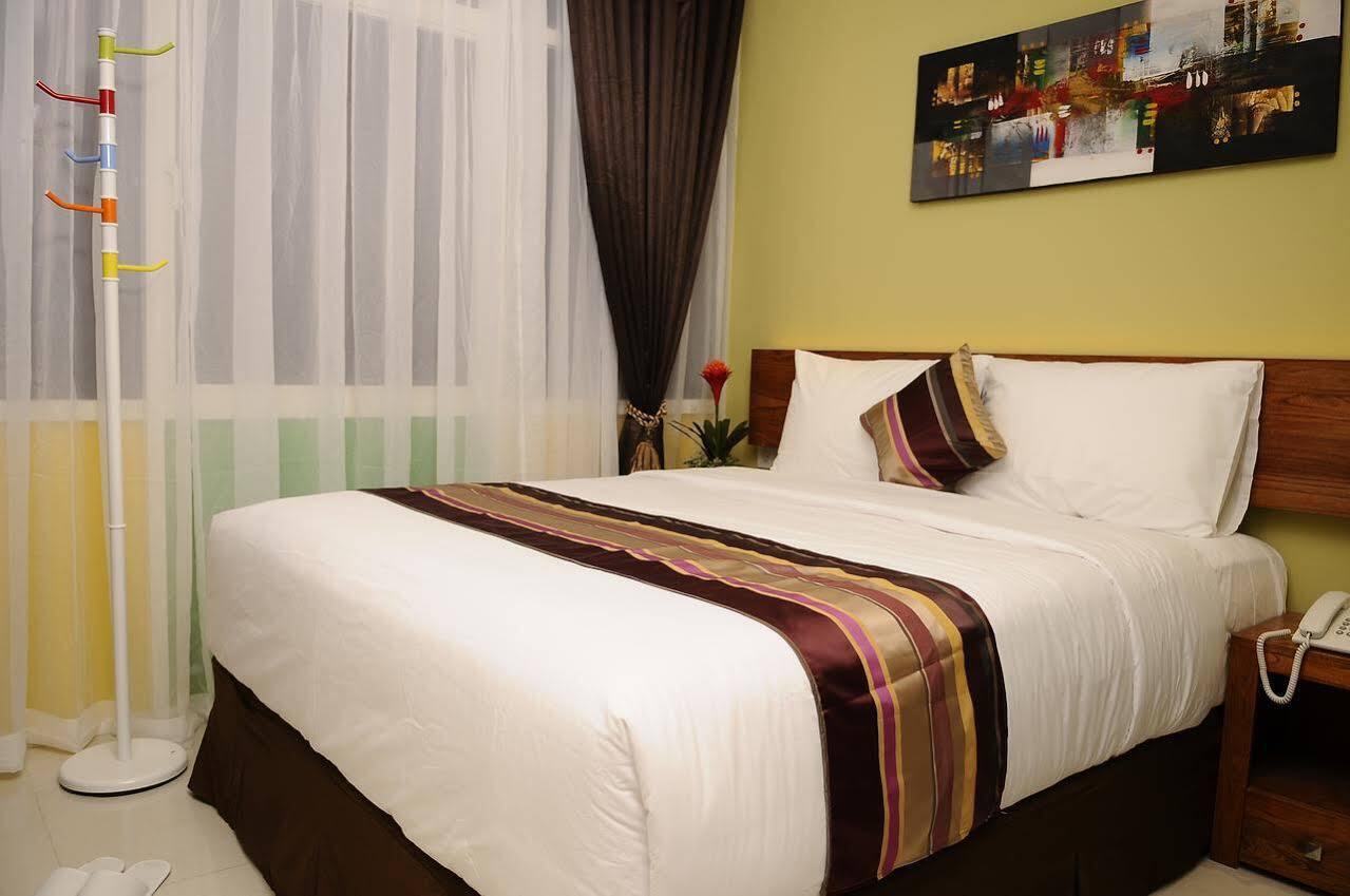 Biz Boulevard Hotel Манадо Екстер'єр фото