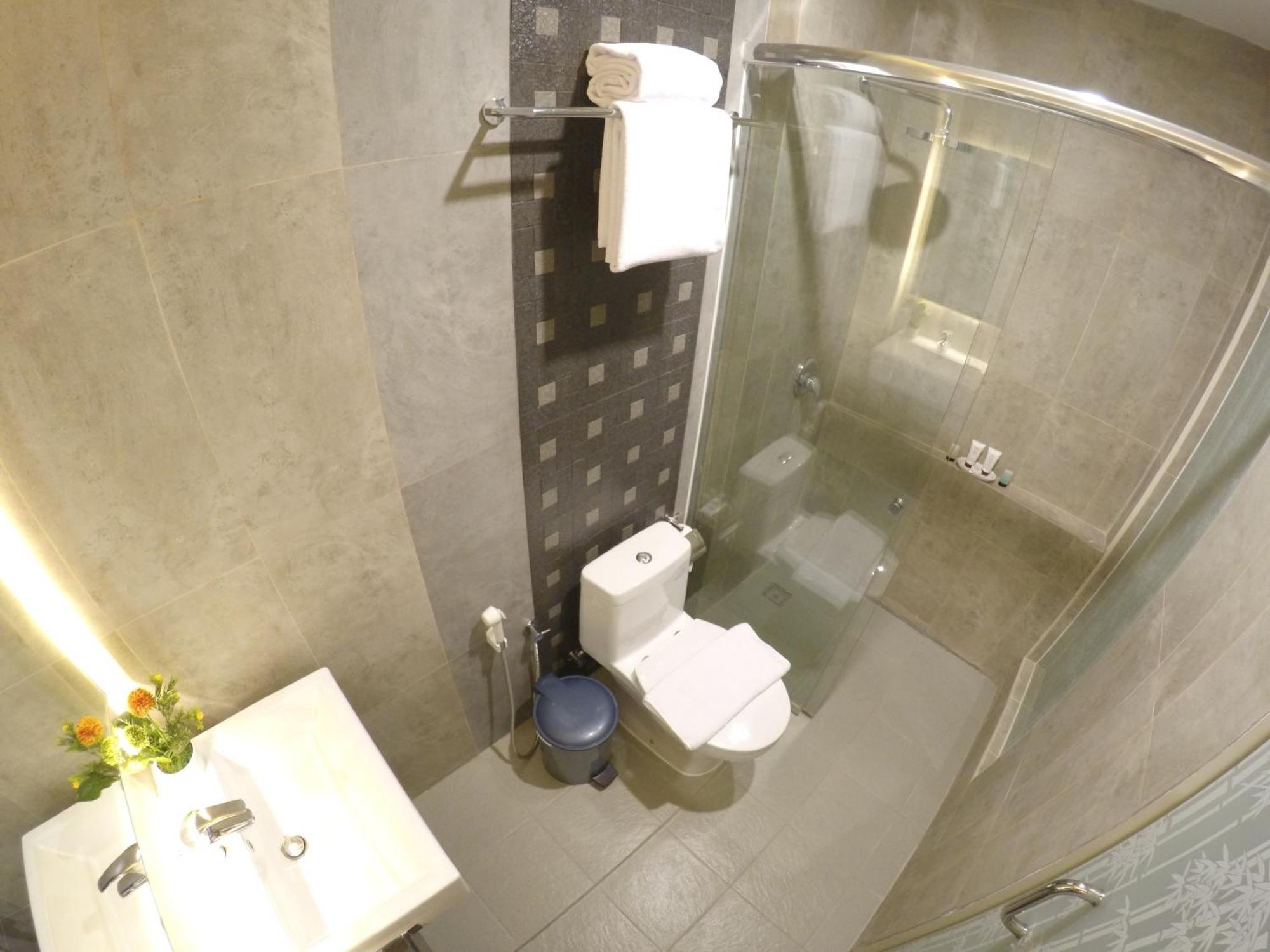 Biz Boulevard Hotel Манадо Екстер'єр фото