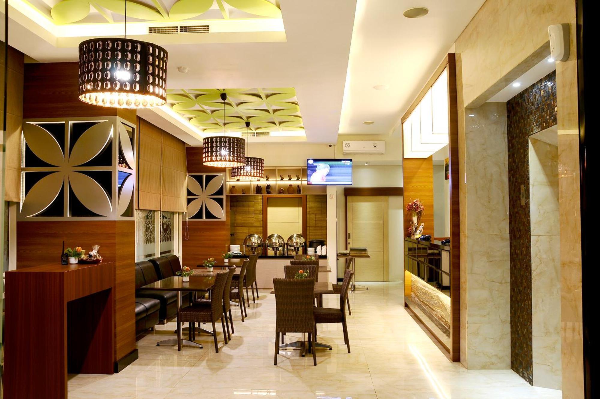 Biz Boulevard Hotel Манадо Екстер'єр фото