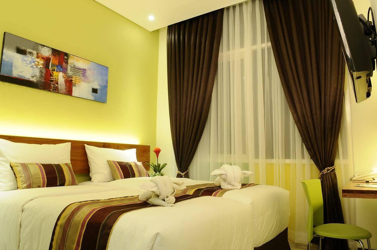 Biz Boulevard Hotel Манадо Екстер'єр фото